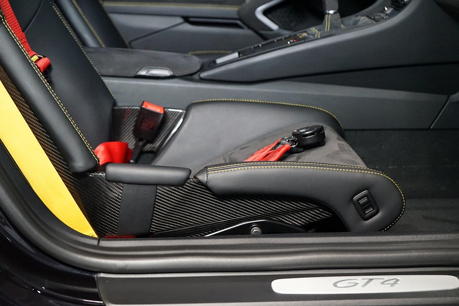 Porsche Cayman GT4 981