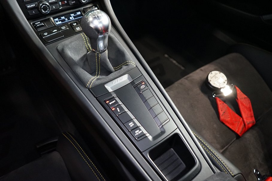 Porsche Cayman GT4 981