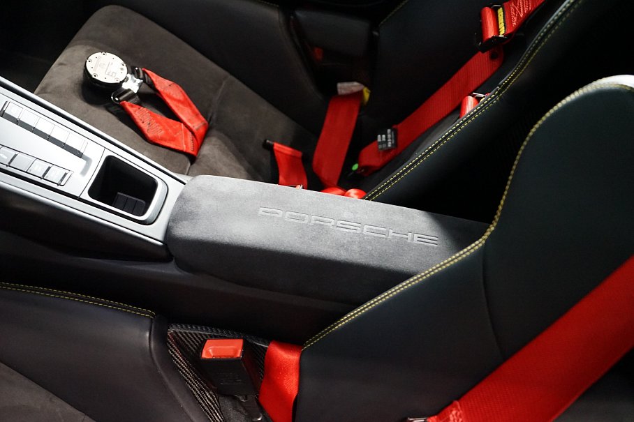 Porsche Cayman GT4 981