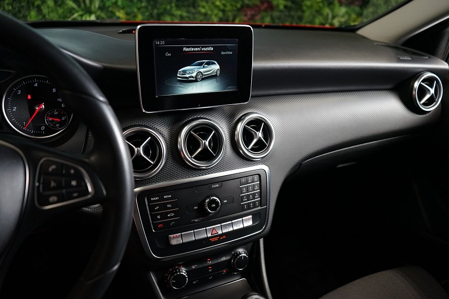 Mercedes-Benz Třída A 180d
