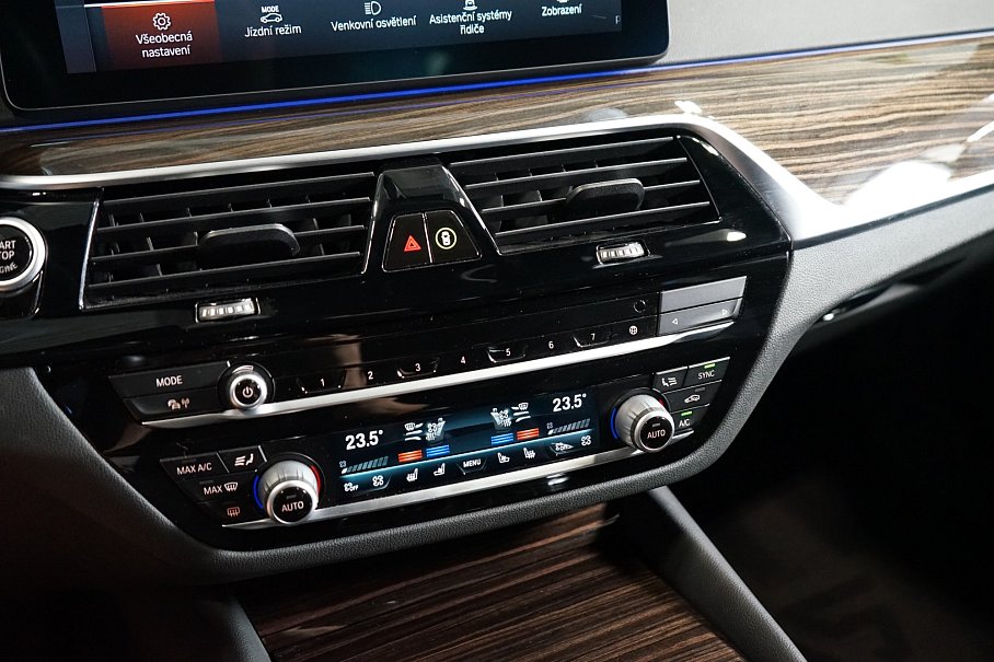 BMW Řada 5 530d xDrive Touring