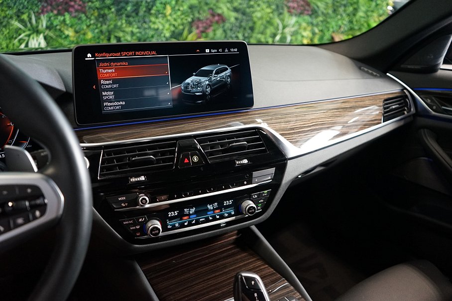 BMW Řada 5 530d xDrive Touring
