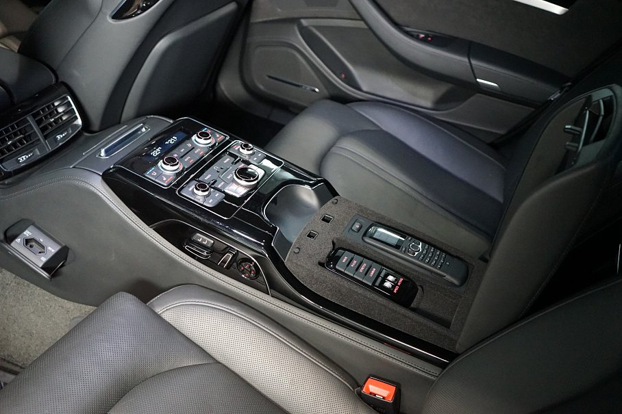 Audi A8 L W12 Security VR9