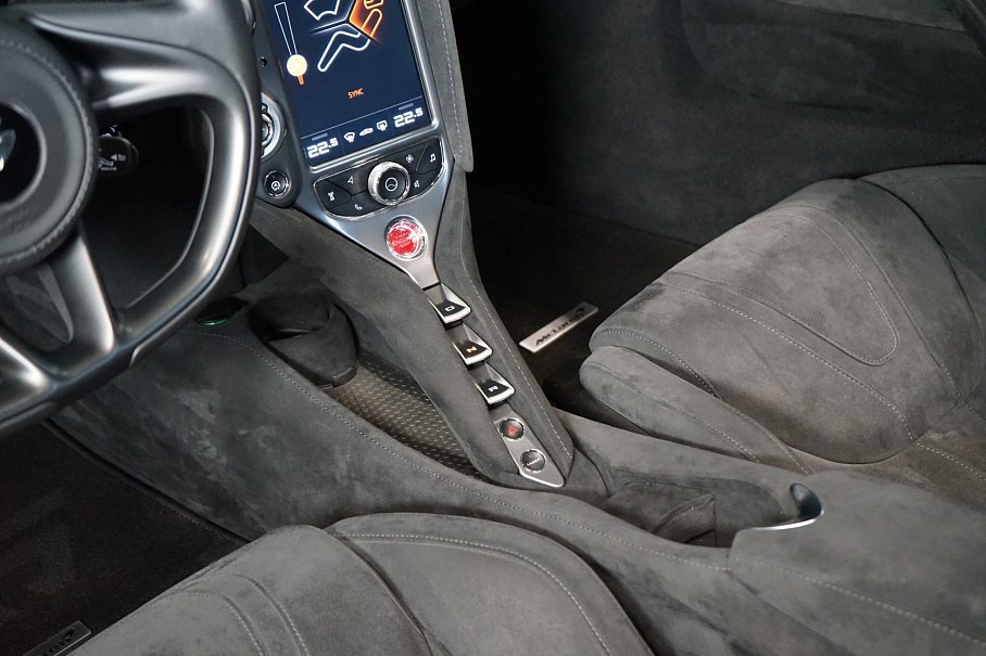 McLaren 720S 