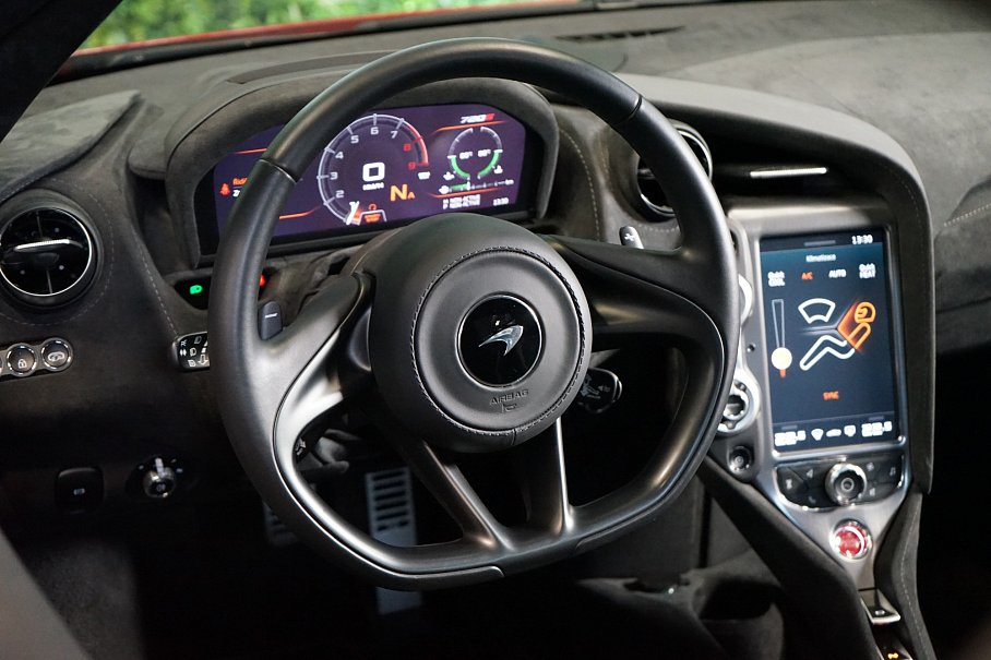McLaren 720S 