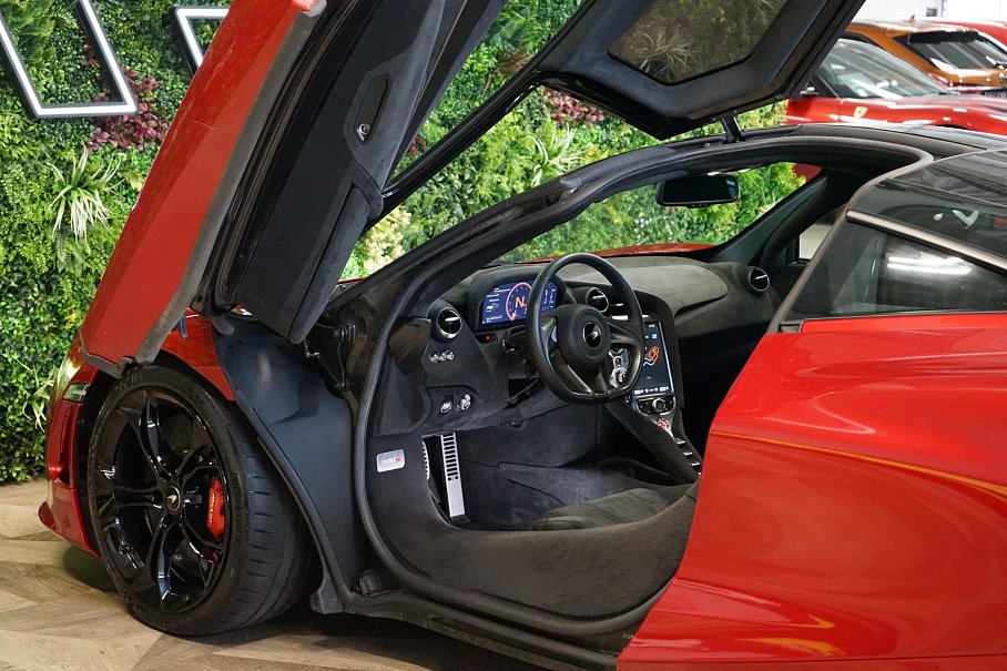 McLaren 720S 
