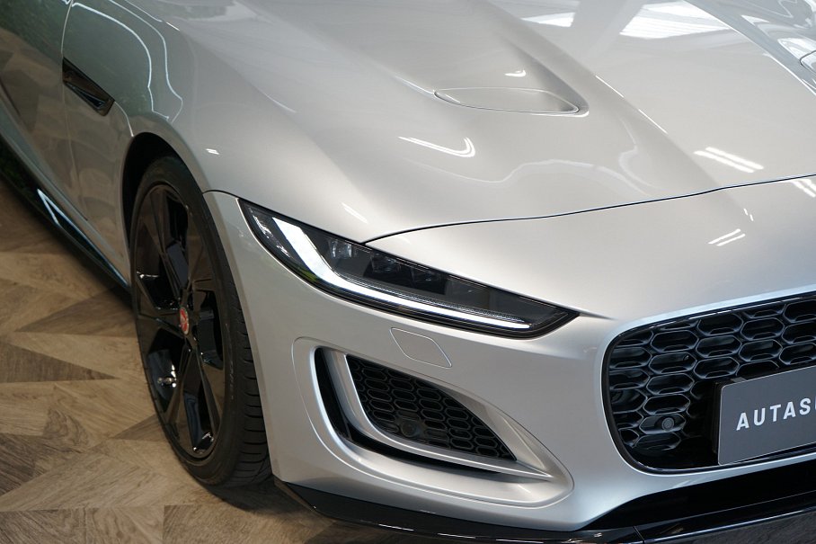 Jaguar F-Type P300 R-Dynamic