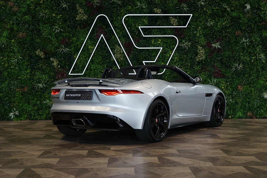 Jaguar F-Type P300 R-Dynamic