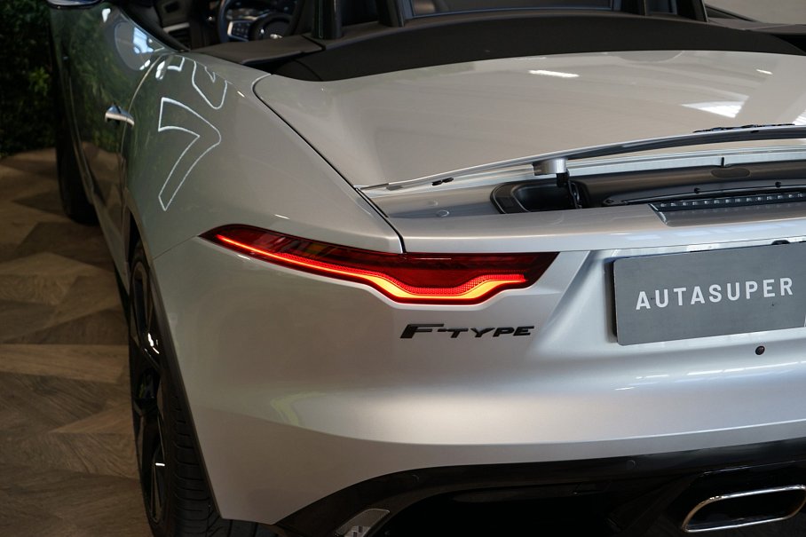 Jaguar F-Type P300 R-Dynamic