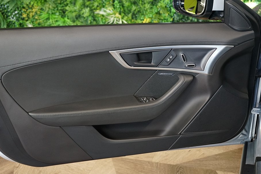 Jaguar F-Type P300 R-Dynamic
