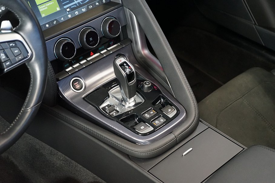 Jaguar F-Type P300 R-Dynamic