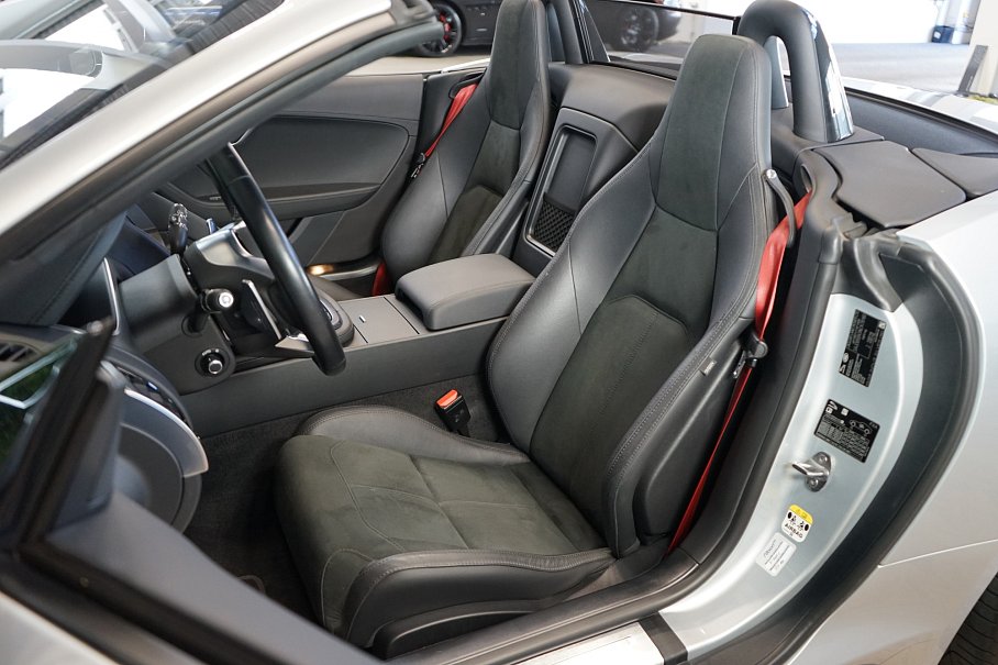 Jaguar F-Type P300 R-Dynamic