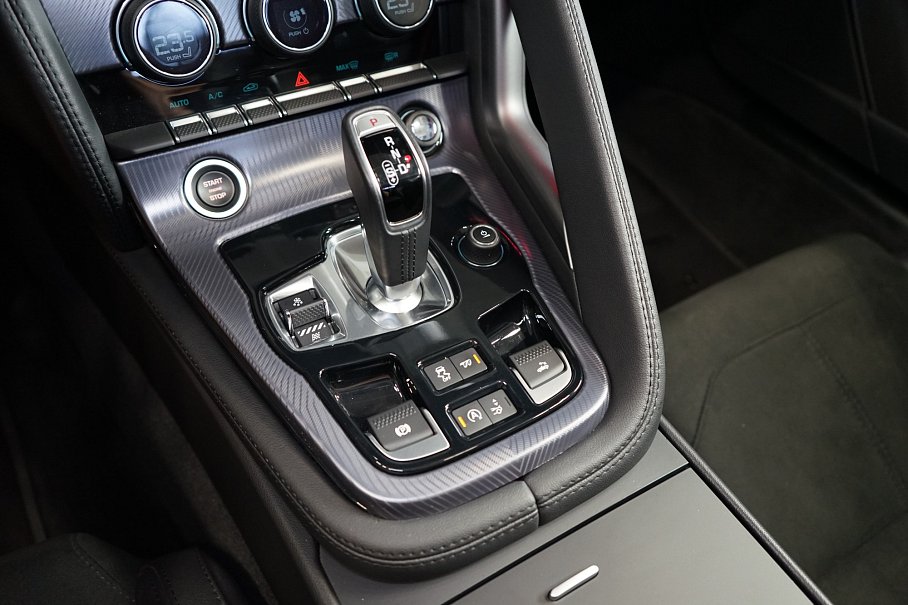 Jaguar F-Type P300 R-Dynamic