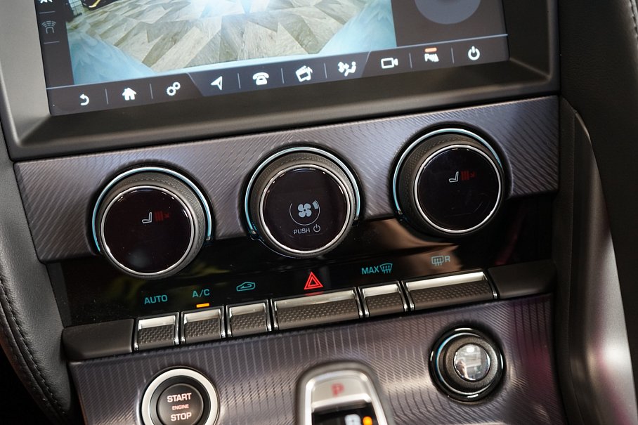 Jaguar F-Type P300 R-Dynamic
