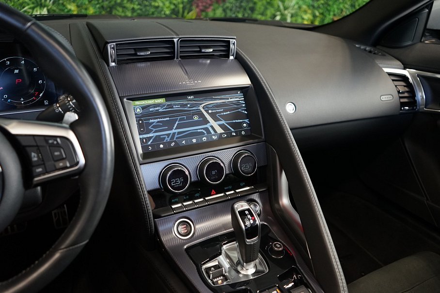 Jaguar F-Type P300 R-Dynamic