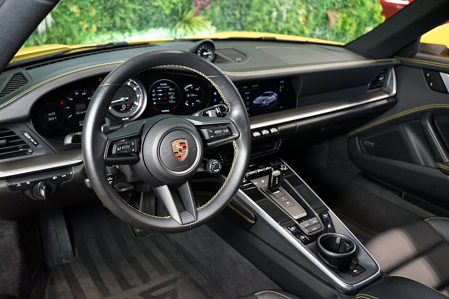 Porsche 911 Carrera