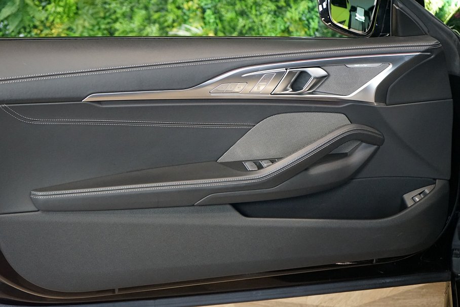 BMW Řada 8 850i xDrive Cabrio