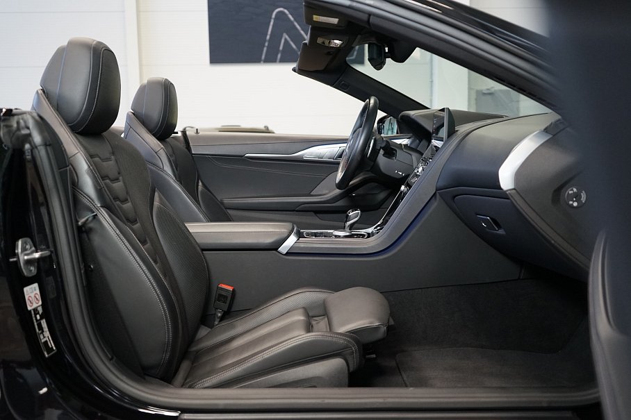 BMW Řada 8 850i xDrive Cabrio