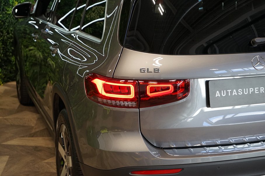 Mercedes-Benz GLB 180