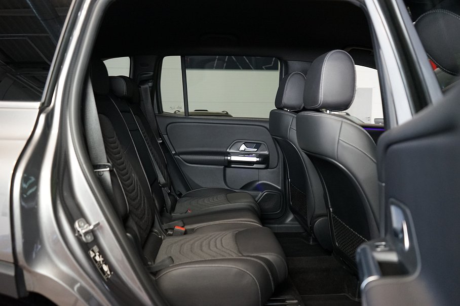 Mercedes-Benz GLB 180