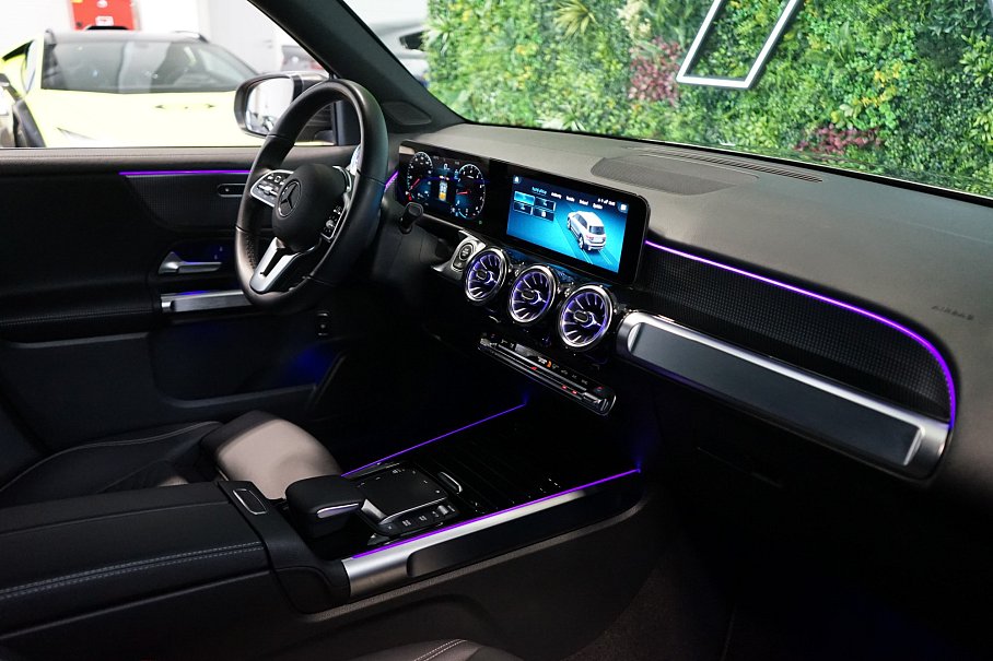 Mercedes-Benz GLB 180