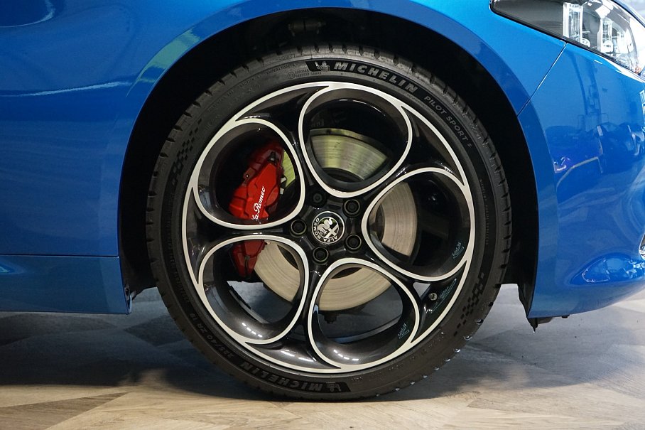 Alfa Romeo Giulia Competizione