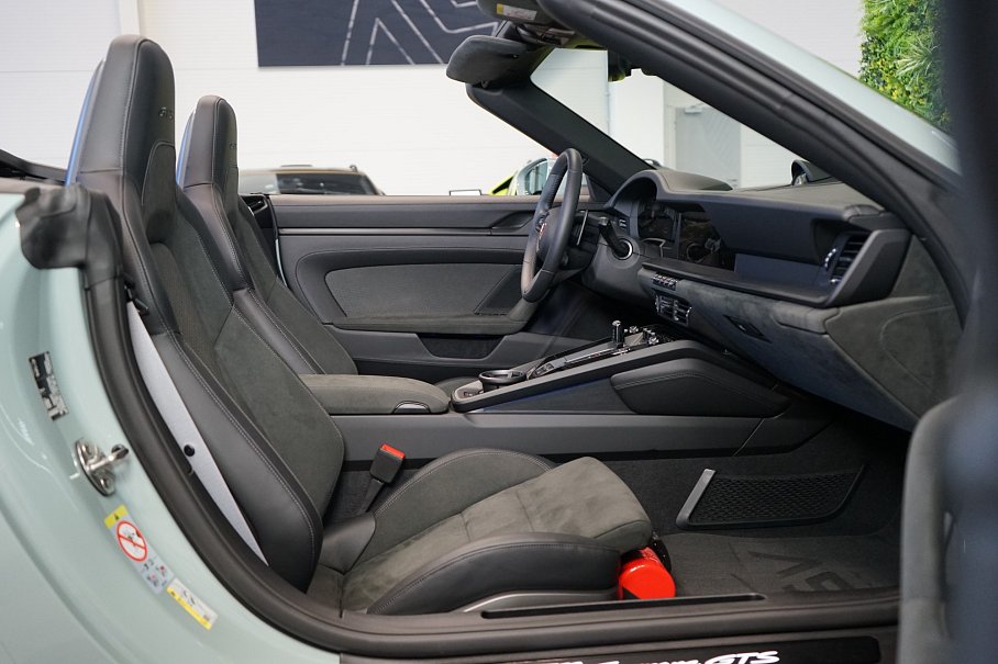 Porsche 911 992.2 Carrera GTS Cabriolet