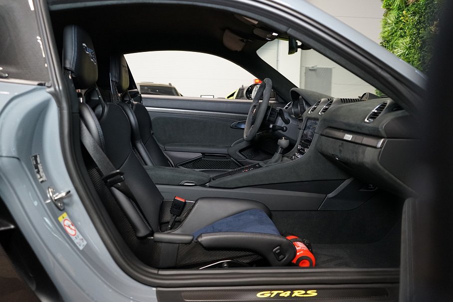 Porsche Cayman 718 GT4 RS