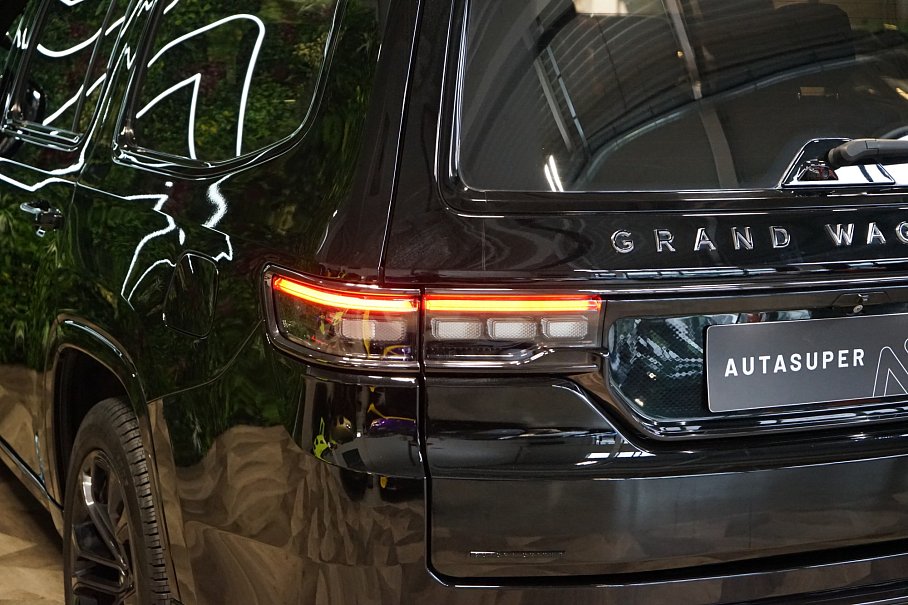 Jeep Grand Wagoneer Series 2