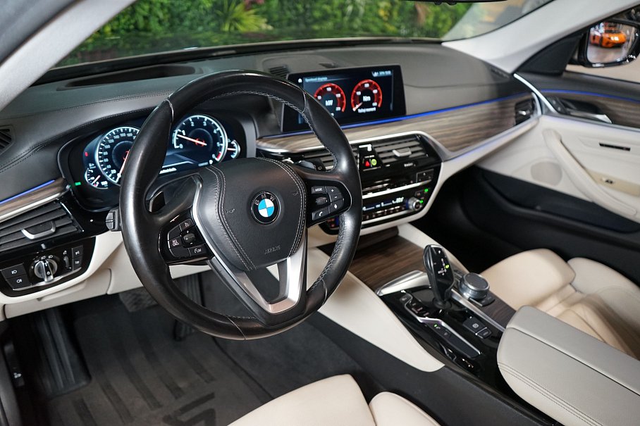 BMW Řada 5 530d xDrive Touring