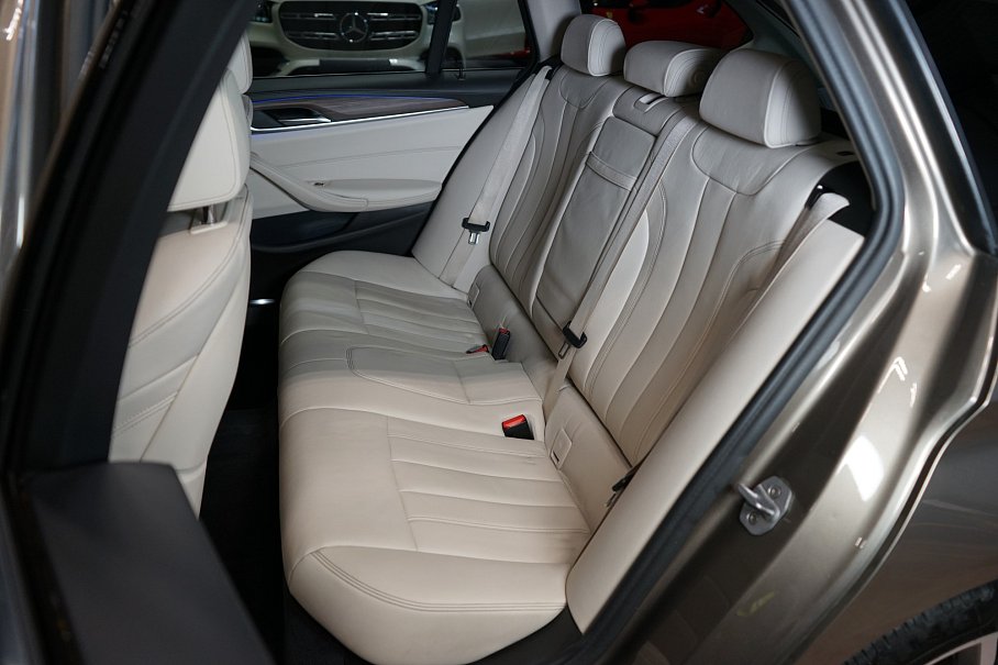 BMW Řada 5 530d xDrive Touring