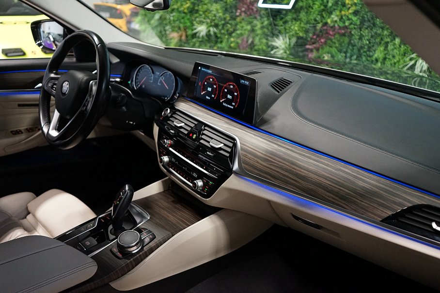 BMW Řada 5 530d xDrive Touring