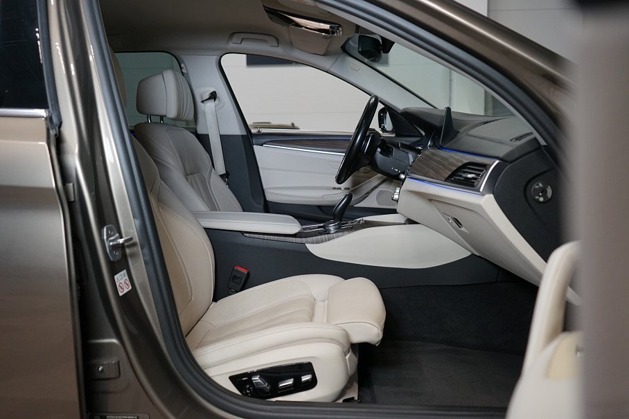 BMW Řada 5 530d xDrive Touring