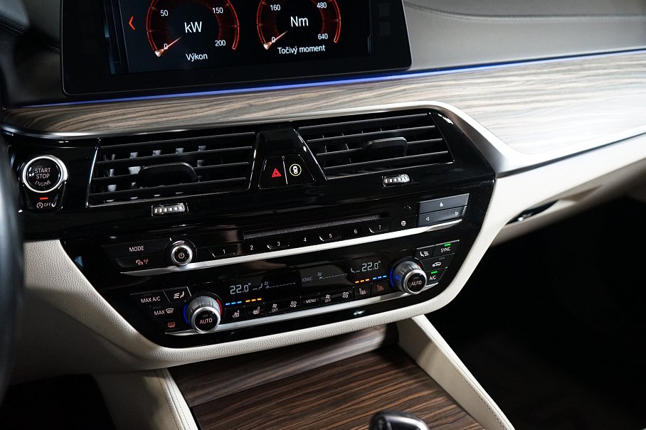 BMW Řada 5 530d xDrive Touring