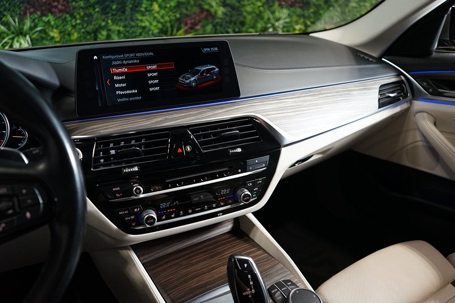 BMW Řada 5 530d xDrive Touring