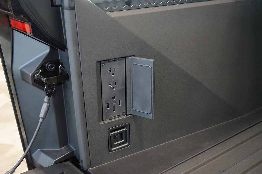 Tesla Cybertruck Cyberbeast