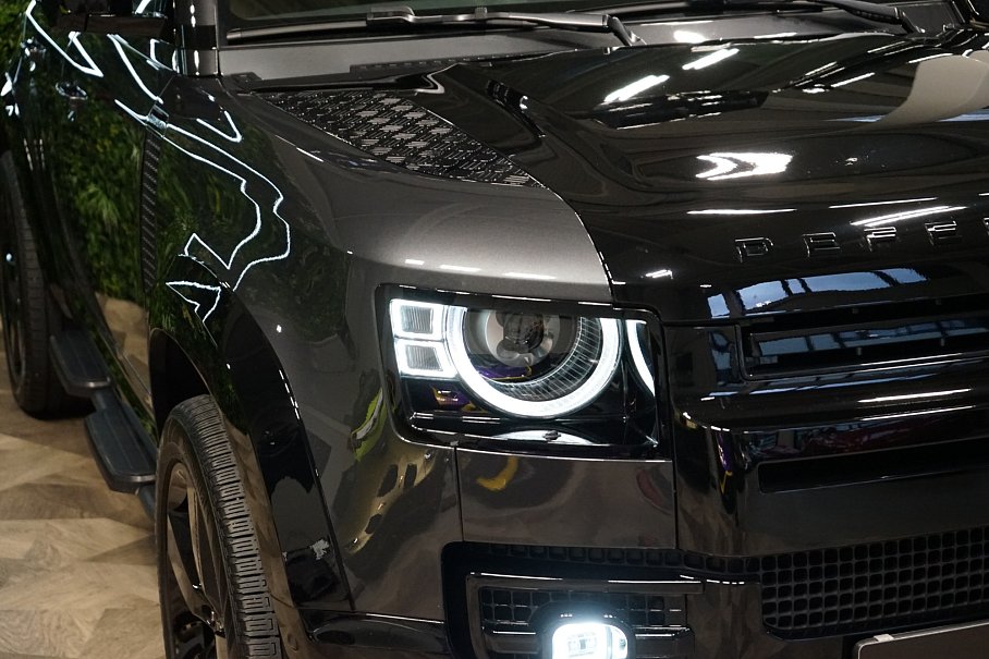 Land Rover Defender D300 110 X-Dynamic HSE