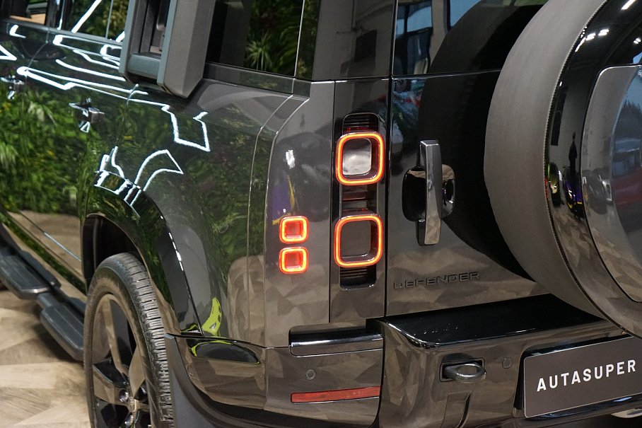 Land Rover Defender D300 110 X-Dynamic HSE