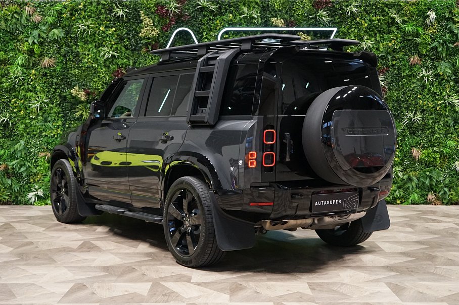 Land Rover Defender D300 110 X-Dynamic HSE