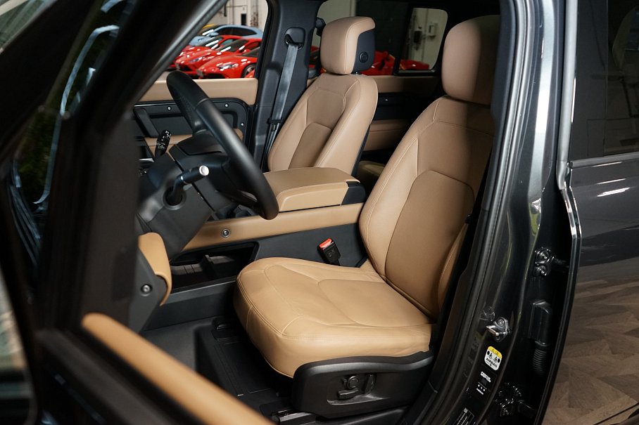 Land Rover Defender D300 110 X-Dynamic HSE