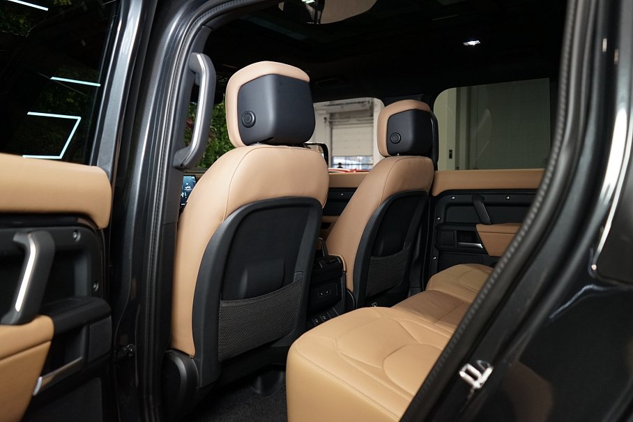 Land Rover Defender D300 110 X-Dynamic HSE