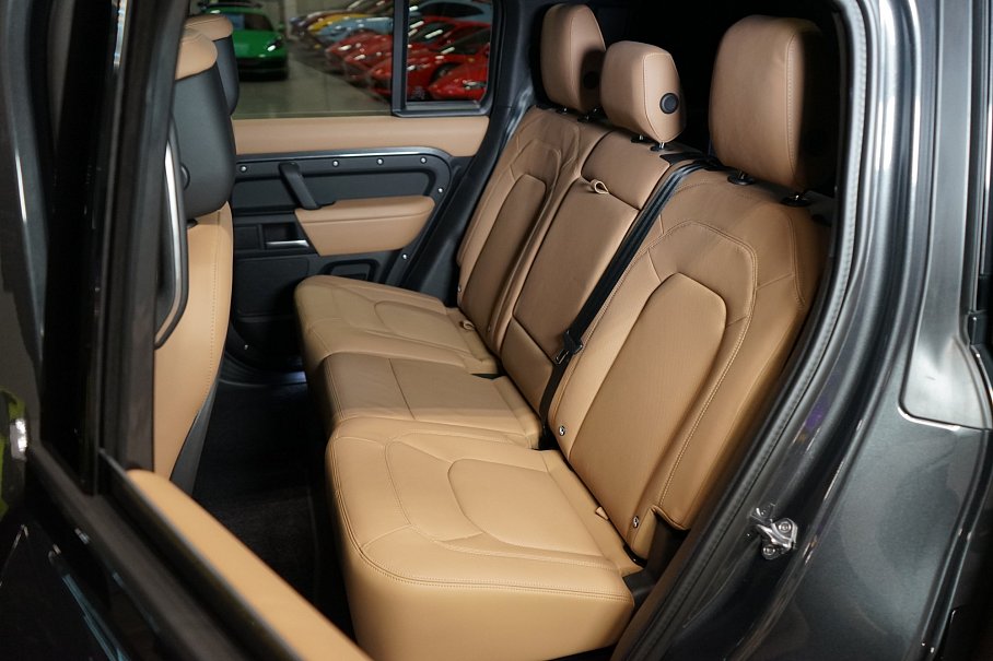 Land Rover Defender D300 110 X-Dynamic HSE