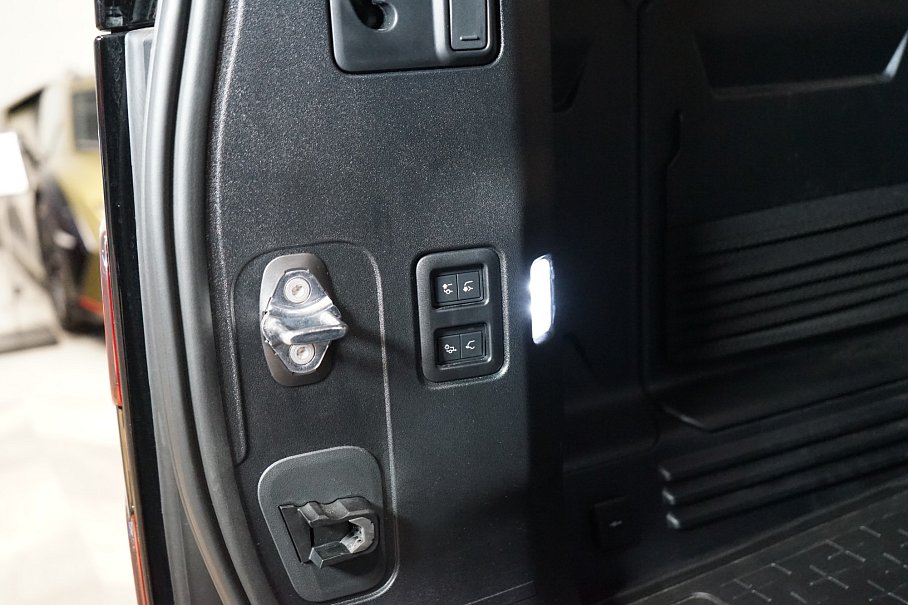 Land Rover Defender D300 110 X-Dynamic HSE