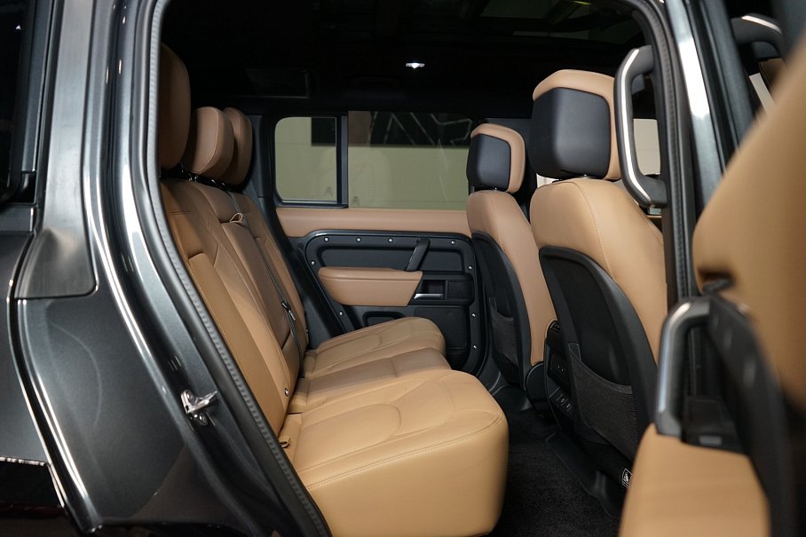 Land Rover Defender D300 110 X-Dynamic HSE