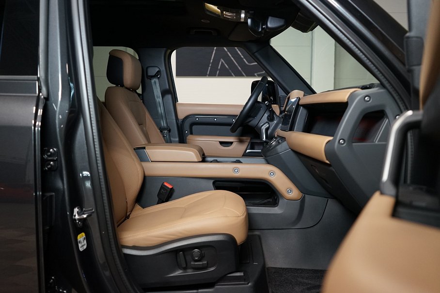 Land Rover Defender D300 110 X-Dynamic HSE