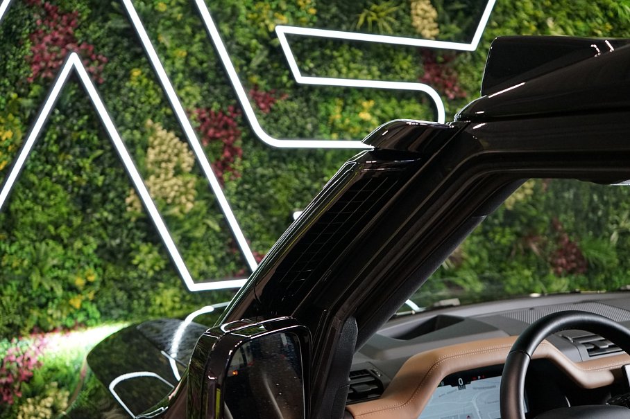 Land Rover Defender D300 110 X-Dynamic HSE