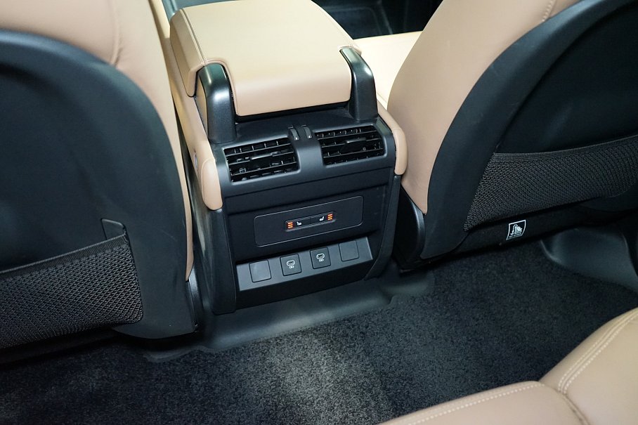 Land Rover Defender D300 110 X-Dynamic HSE