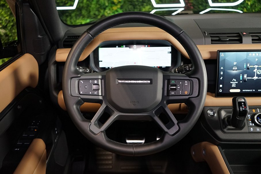 Land Rover Defender D300 110 X-Dynamic HSE