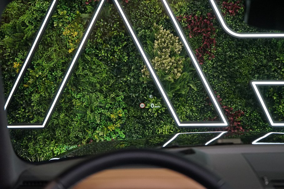 Land Rover Defender D300 110 X-Dynamic HSE