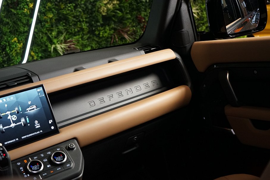 Land Rover Defender D300 110 X-Dynamic HSE